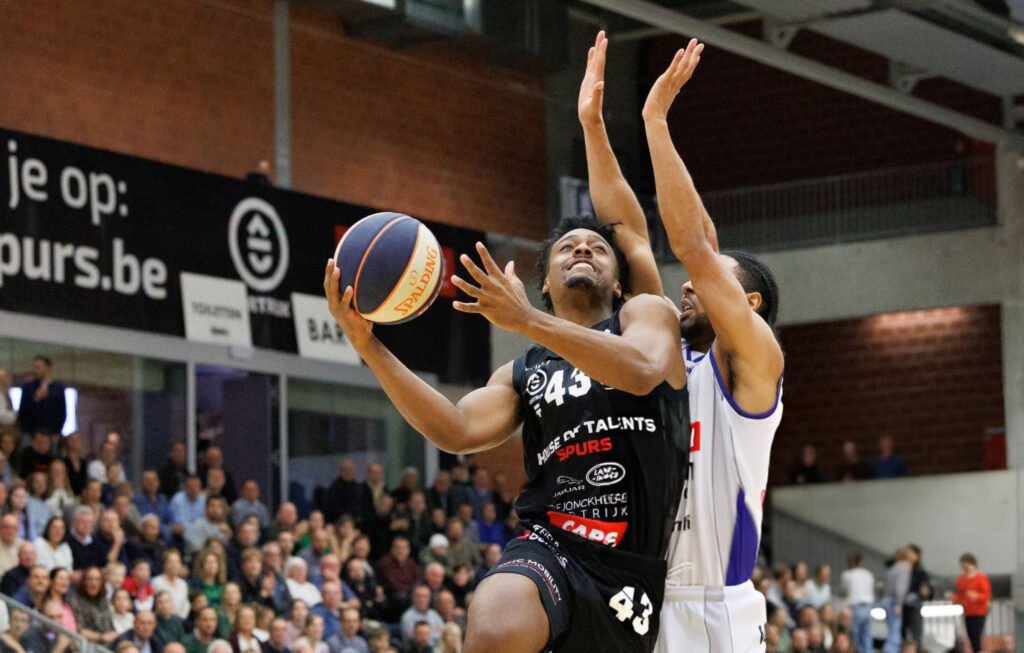 Hamburg Towers Holen Eric Reed Jr. und Zacharie Perrin