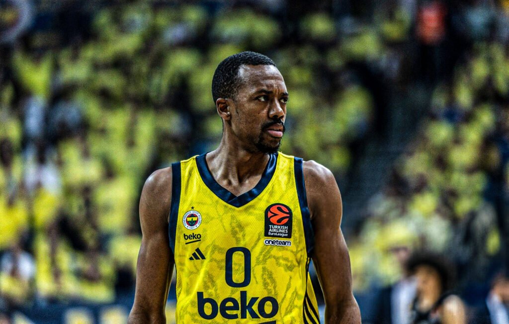 Errick McCollum Returns to Galatasaray from Fenerbahçe