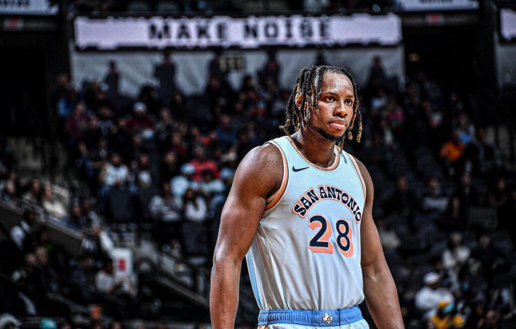 Charles Bassey Naht Sich Partizan Belgrad
